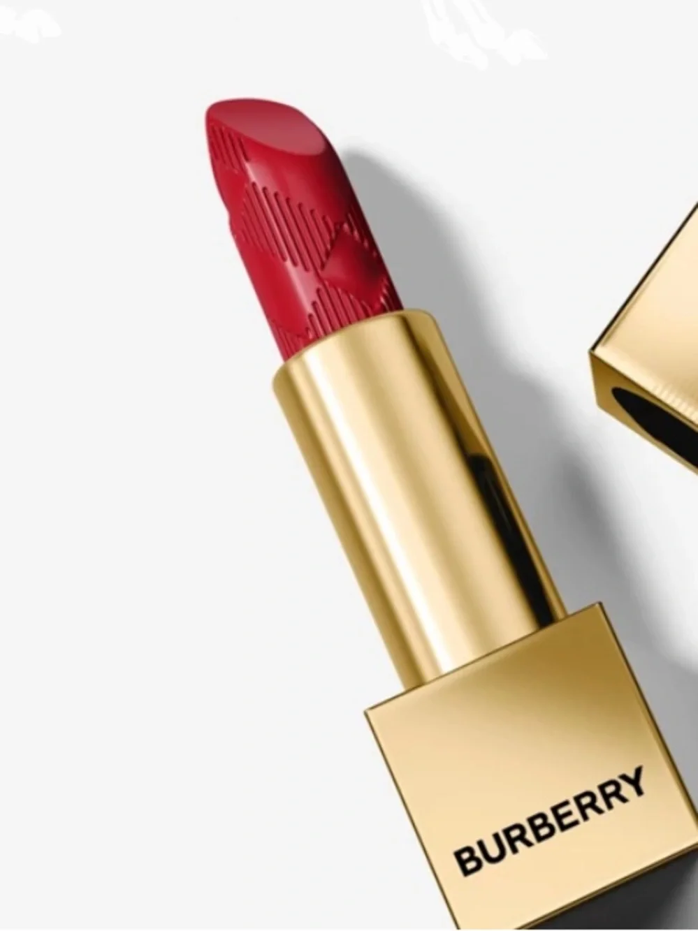 Burberry kisses bold